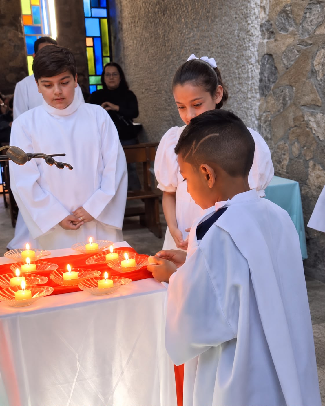Alunos da Catequese vivenciam momento de fé e reflexão durante a Santa Missa